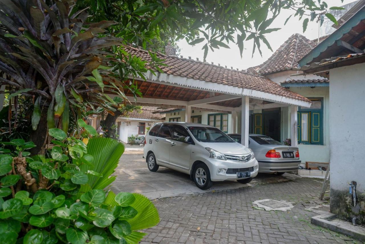 Отель Reddoorz Syariah Near Plengkung Gading 2 Джокьякарта Экстерьер фото