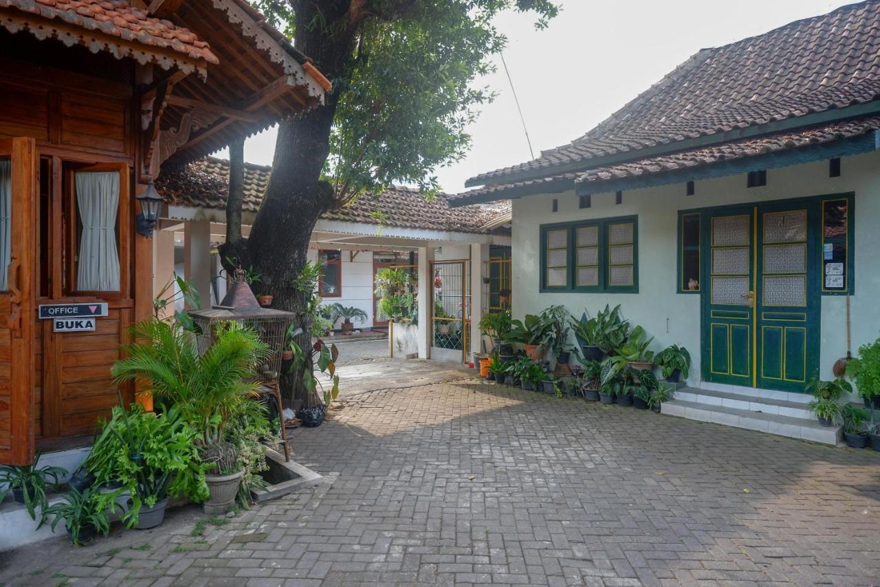 Отель Reddoorz Syariah Near Plengkung Gading 2 Джокьякарта Экстерьер фото