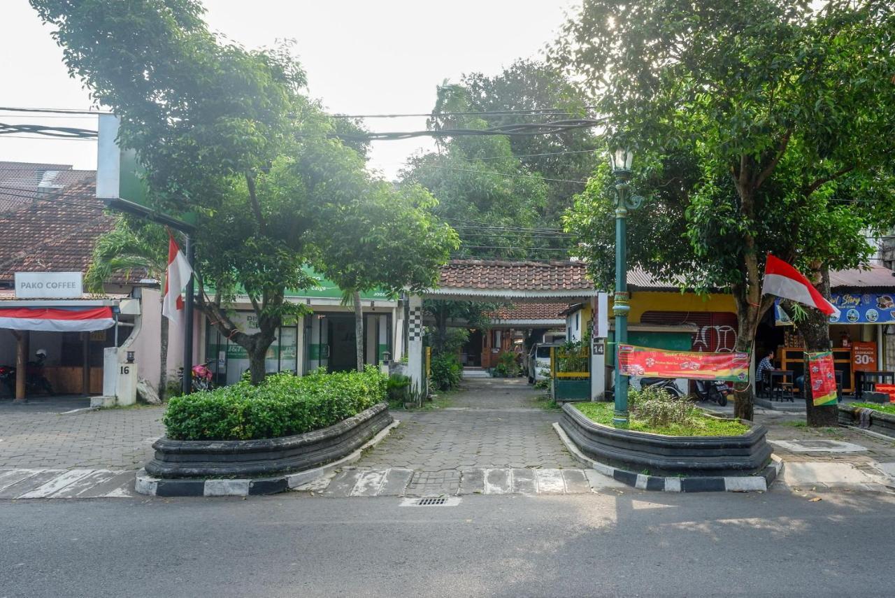 Отель Reddoorz Syariah Near Plengkung Gading 2 Джокьякарта Экстерьер фото