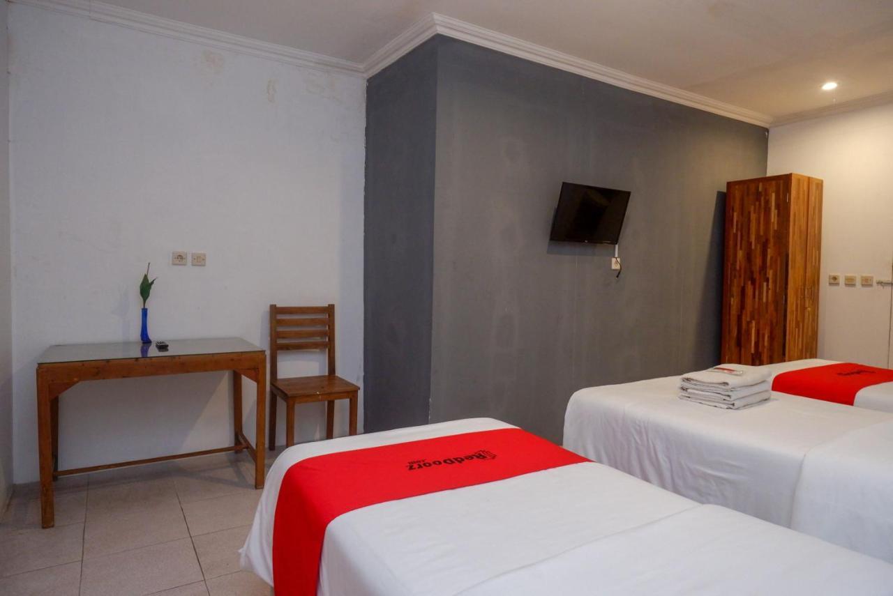 Отель Reddoorz Syariah Near Plengkung Gading 2 Джокьякарта Экстерьер фото