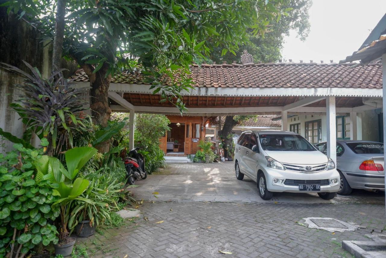 Отель Reddoorz Syariah Near Plengkung Gading 2 Джокьякарта Экстерьер фото