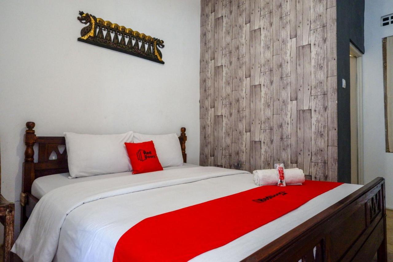 Отель Reddoorz Syariah Near Plengkung Gading 2 Джокьякарта Экстерьер фото