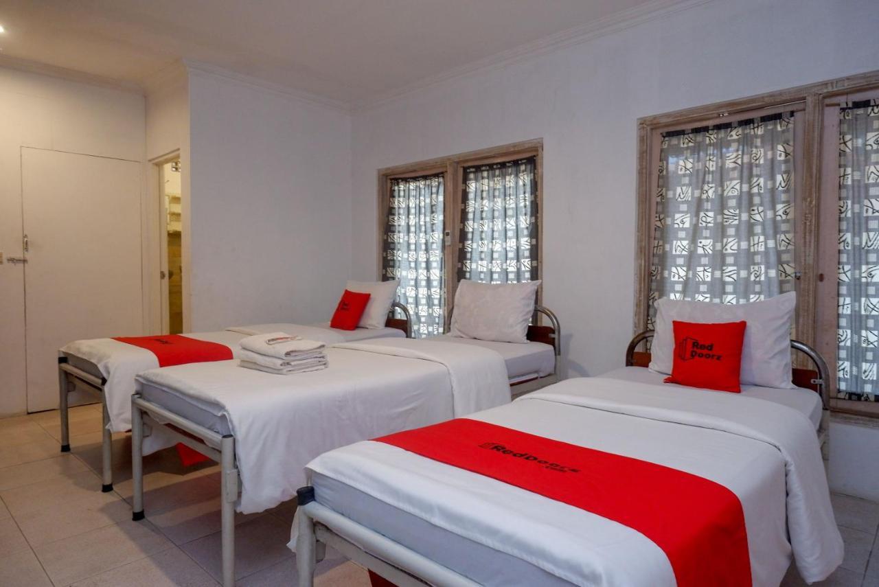 Отель Reddoorz Syariah Near Plengkung Gading 2 Джокьякарта Экстерьер фото