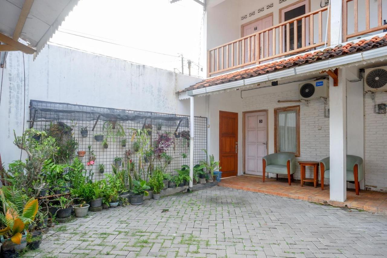 Отель Reddoorz Syariah Near Plengkung Gading 2 Джокьякарта Экстерьер фото