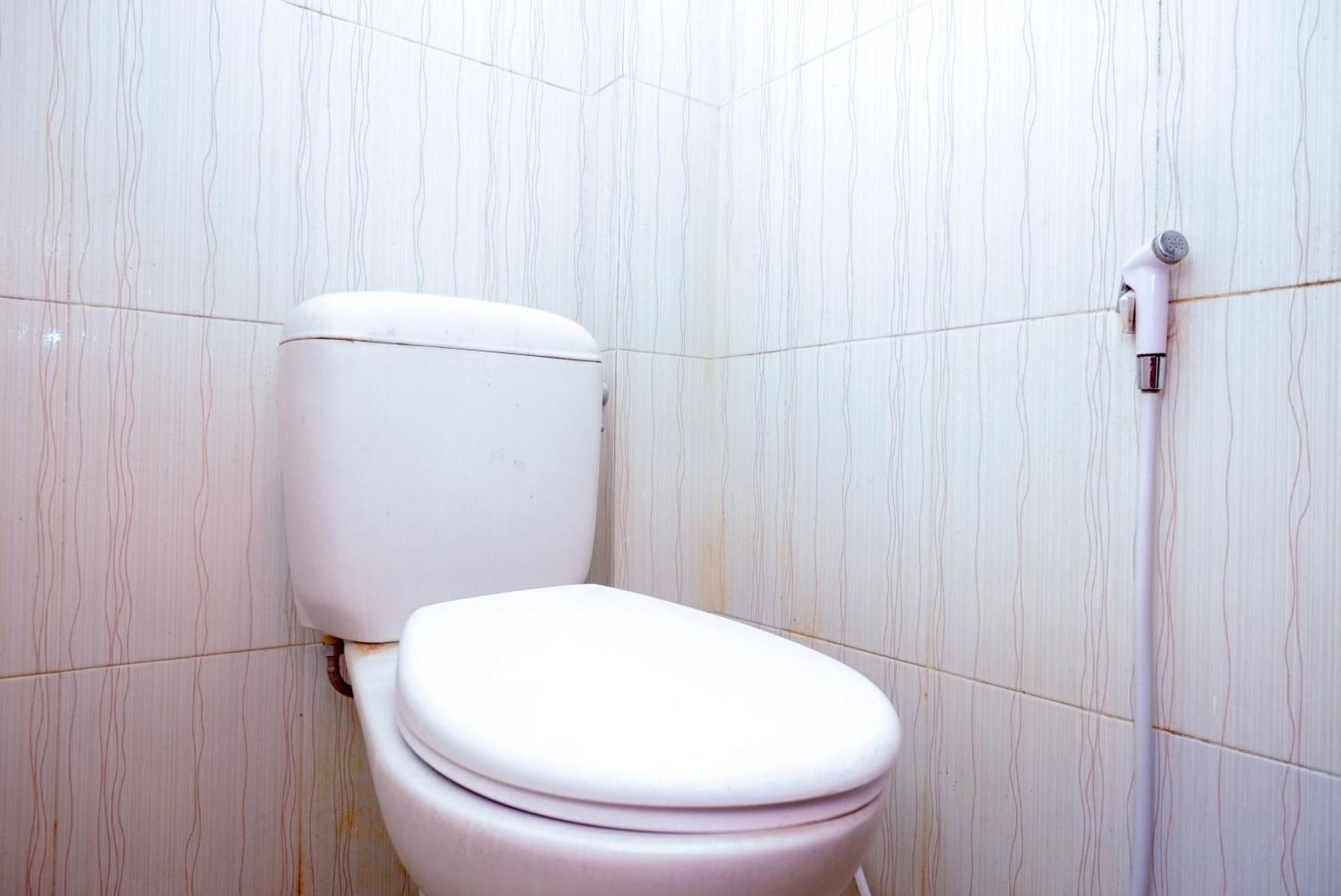 Отель Reddoorz Syariah Near Plengkung Gading 2 Джокьякарта Номер фото