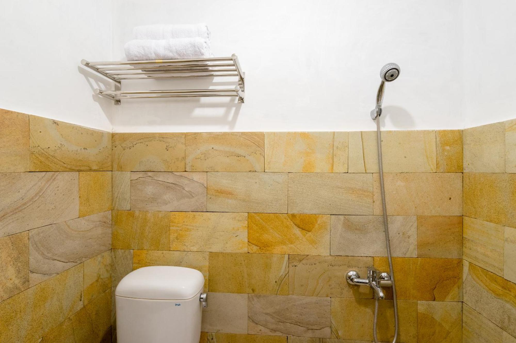Отель Reddoorz Syariah Near Plengkung Gading 2 Джокьякарта Экстерьер фото