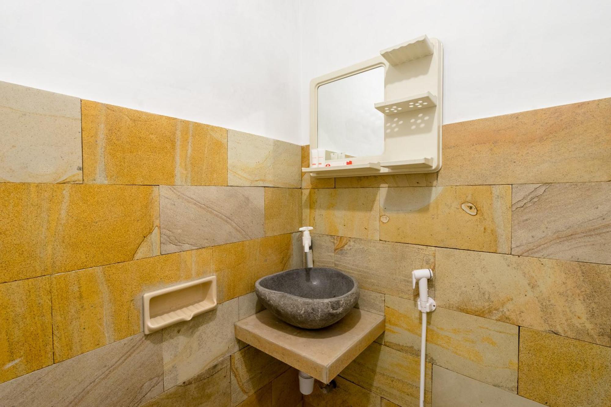 Отель Reddoorz Syariah Near Plengkung Gading 2 Джокьякарта Экстерьер фото